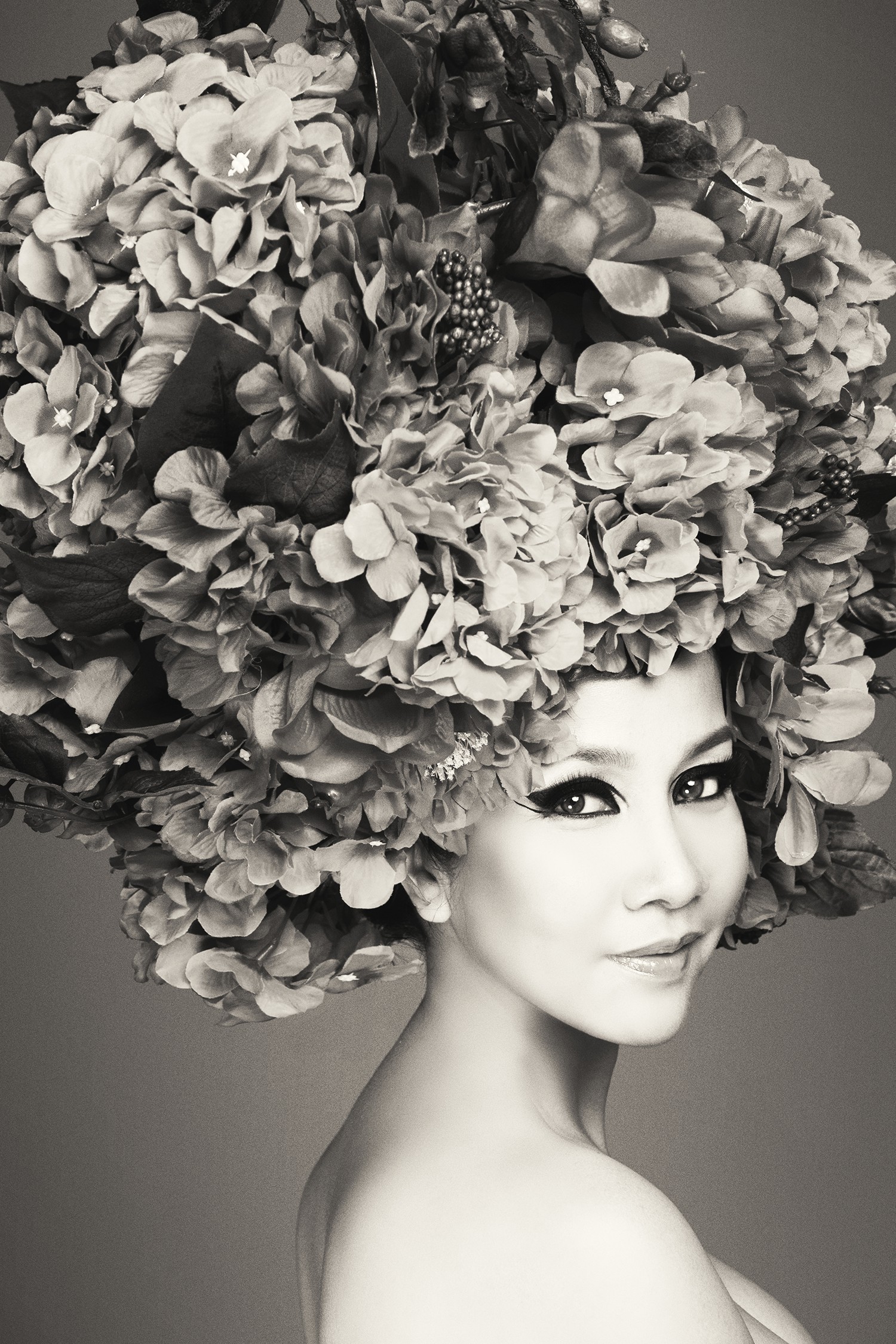 Hà Tăng vai trần, Kỳ Duyên cùng loạt mỹ nhân Việt khác trút bỏ xiêm y trong bộ ảnh của NTK Đỗ Mạnh Cường